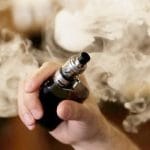 Nicotina en adolescentes: Salud alerta por vapeadores